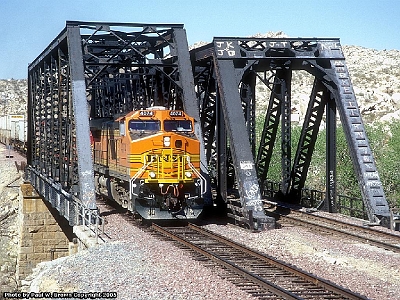 BNSF 4074 at Mojave Crossing in March 2004.jpg